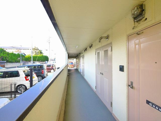 奥村マンションのその他共用部分|落ち着いた通路です。
