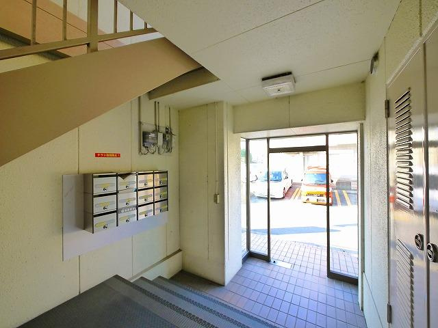 奥村マンションのエントランス|清潔なエントランスです