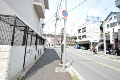 【周辺】 | コンドミニアム千里南 | 物件の横には阪急バス「竹谷」停があります。