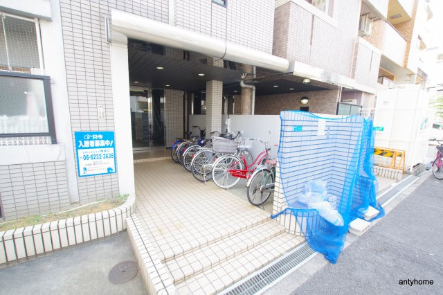 リバティ都島　仲介手数料無料のエントランス