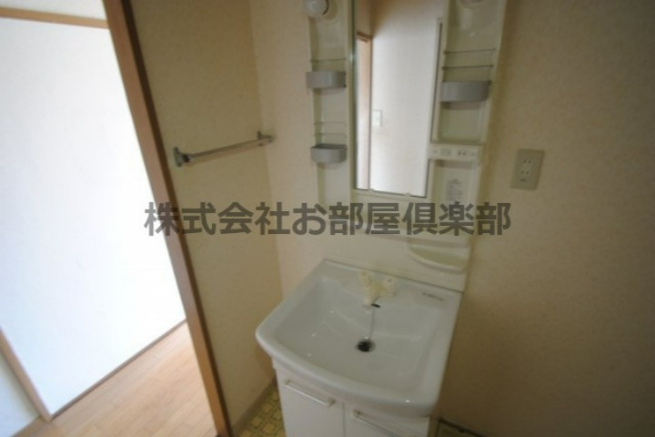 サンコーポ国分の独立洗面台|※現況優先
使いやすい独立洗面台です