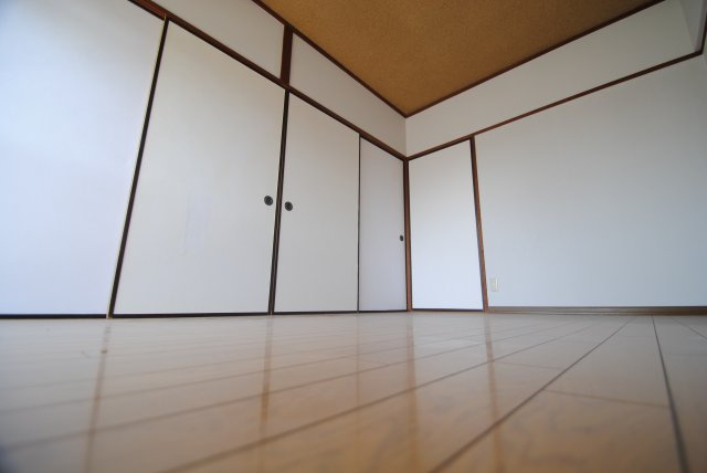 サンコーポ国分の洋室|※現況優先です
落ち着いた色調の洋室です