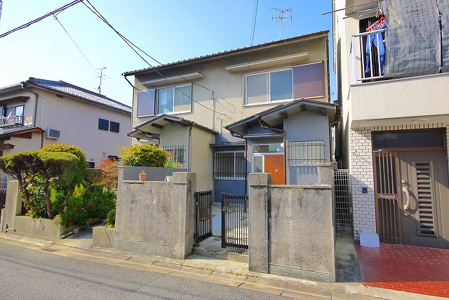 川久保町貸家の外観