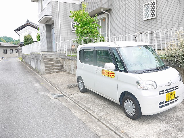 プラムヒルAの駐車場