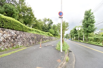 【周辺】 | 箕面粟生第二住宅　22棟 | バス停が徒歩約2分です。
