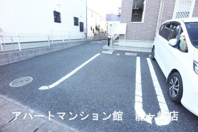 ルーエⅡの駐車場