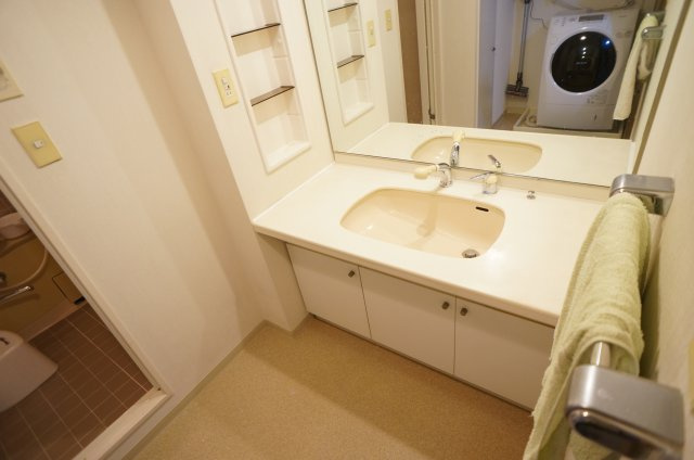 【独立洗面台】 | 三田カルチャータウン・リフォレK棟503号室　関学女子専用シェアハウス | 独立洗面化粧台付き
