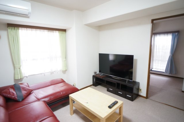 【居間・リビング】 | 三田カルチャータウン・リフォレK棟503号室　関学女子専用シェアハウス | おしゃれな居間です