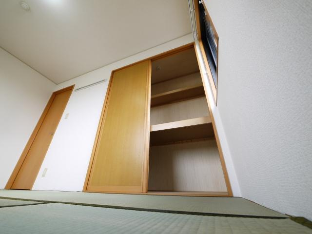 リビングタウン梅美台　Ｂ棟の収納|小物を収納するのに便利です