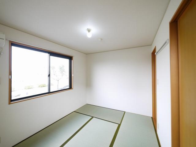 リビングタウン梅美台　Ｂ棟の和室|和室です