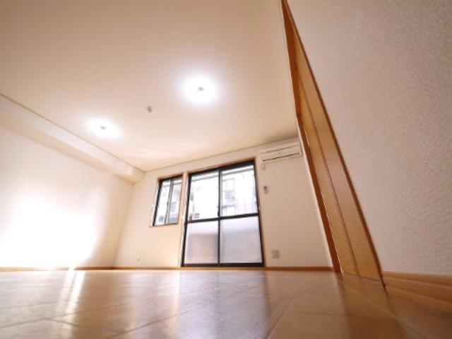 リビングタウン梅美台　Ｂ棟の居間・リビング|おしゃれなリビングです