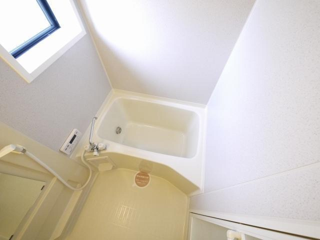 リビングタウン梅美台　Ｂ棟の浴室|落ち着いた空間のお風呂です