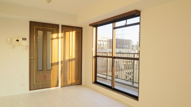 オーキッドコート西大橋の居間・リビング