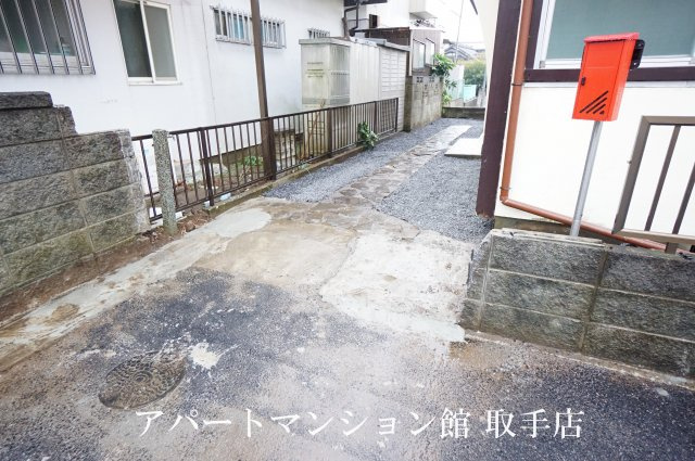 白山５丁目貸家の駐車場