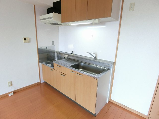 サンモール梅満のキッチン|コンパクトなキッチンで掃除もラクラク