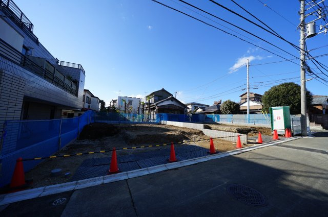 保土ヶ谷駅徒歩７分の閑静な住宅街！吹抜けのＬＤＫ１７帖♪カースペース２台。保土ヶ谷区月見台　全２棟新築戸建ての外観
