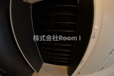 【玄関】 | セイル淀屋橋 | 収納もある玄関です