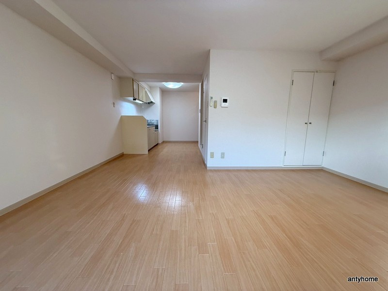 サンロイヤル柴島パート2　仲介手数料無料の居間・リビング