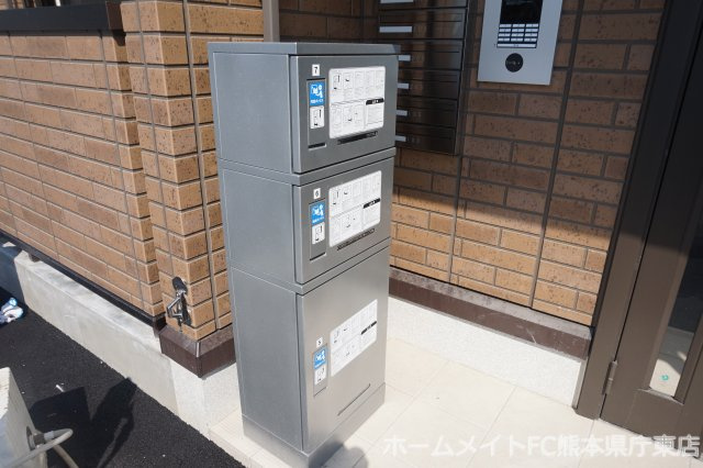 熊本市東区戸島２丁目のアパートのエントランス