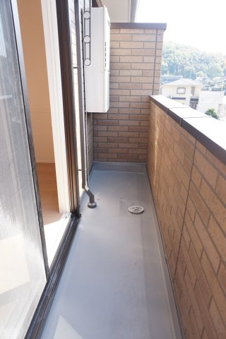 熊本市東区戸島２丁目のアパートのバルコニー