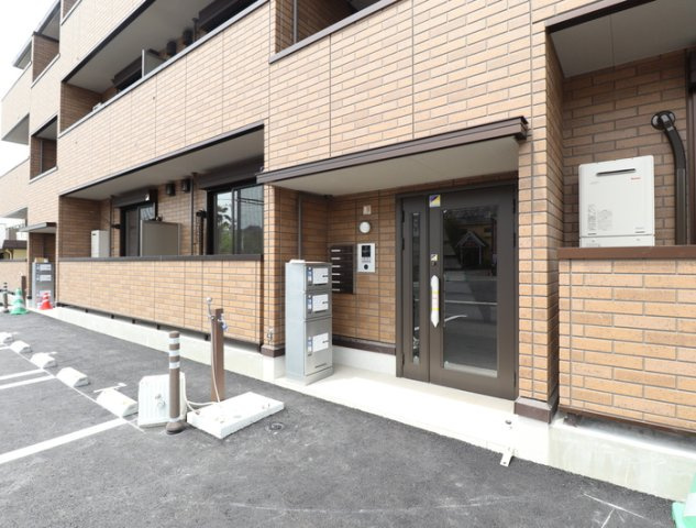 熊本市東区戸島２丁目のアパートのエントランス
