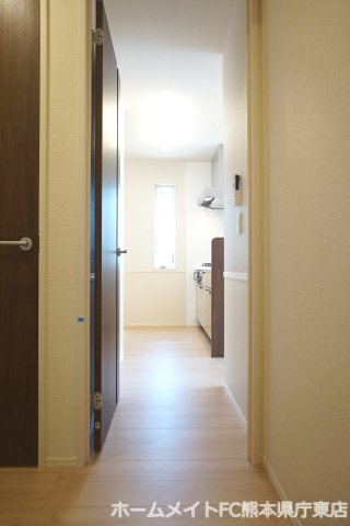 熊本市東区戸島２丁目のアパートの玄関