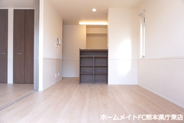 熊本市東区戸島２丁目のアパートの居間・リビング