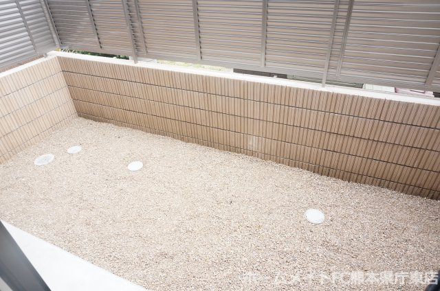 熊本市東区長嶺東４丁目のアパートのバルコニー