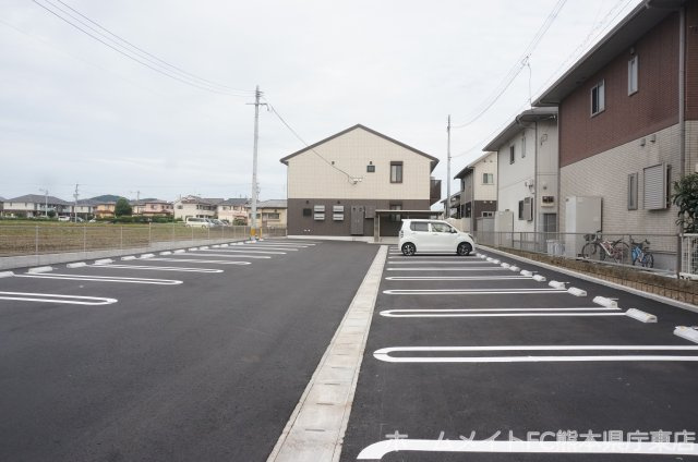 熊本市東区長嶺東４丁目のアパートの駐車場