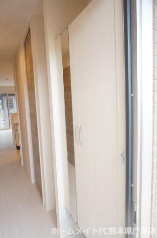 熊本市東区長嶺東４丁目のアパートの玄関