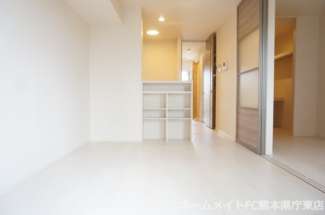 熊本市東区長嶺東４丁目のアパートの居間・リビング