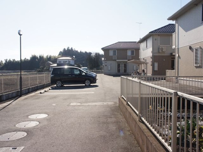 【駐車場】 | ロイヤルプラザC | 駐車場2台込みです♪