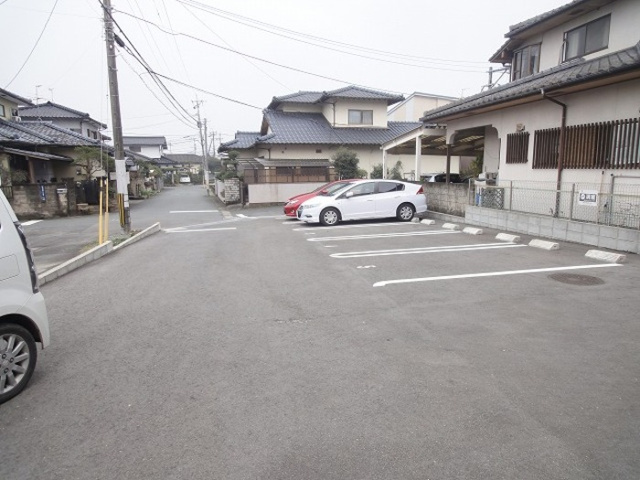 サニーホームズ88 の駐車場