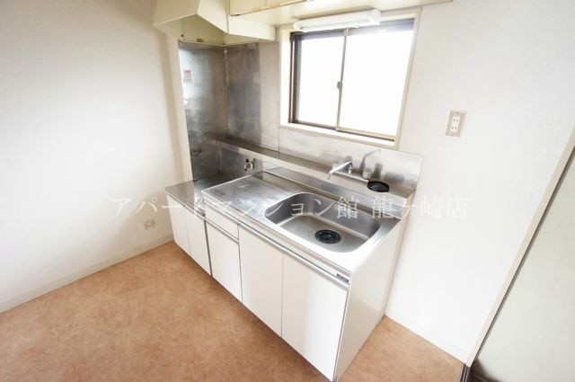 藤ビル佐貫マンションのキッチン|キッチンに窓あり