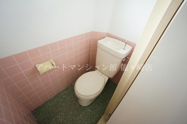 藤ビル佐貫マンションのトイレ|タイル貼り