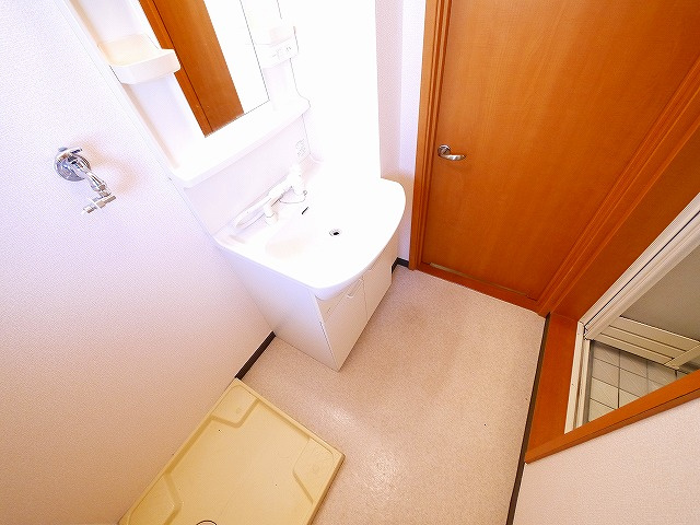 ルーチェ本町の洗面所|脱衣スペースもあります