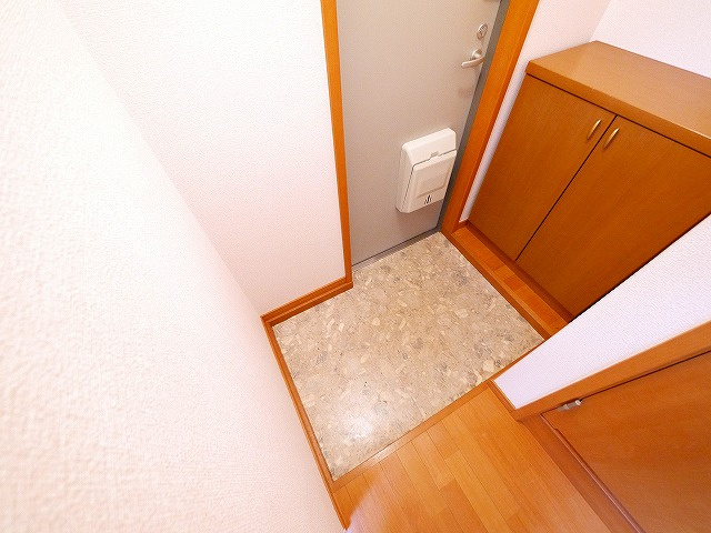 ルーチェ本町の玄関|収納もある玄関です