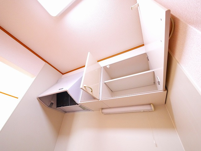 ルーチェ本町のキッチン|キッチン収納です