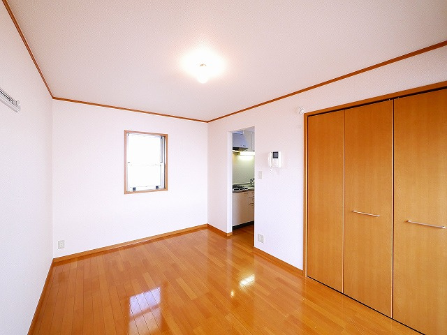 ルーチェ本町の洋室|明るい洋室です