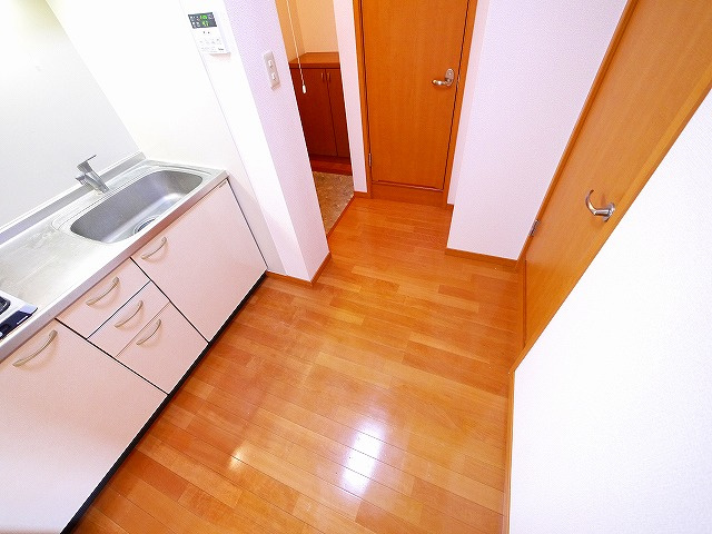 ルーチェ本町のキッチン|コンパクトなキッチンで掃除もラクラク