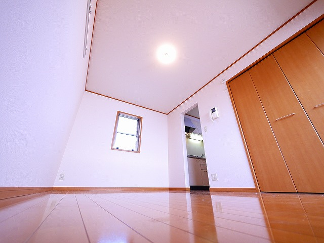 ルーチェ本町の居間・リビング|ゆったりとした居間です