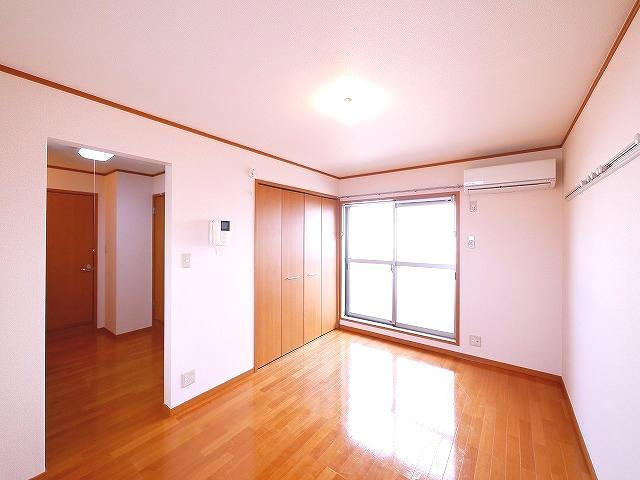 ルーチェ本町の寝室|使い勝手のいい寝室です