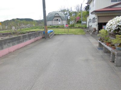 【前面道路含む現地写真】 | 大館市長坂字下岱80-11・売地