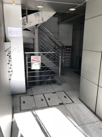ロスマリンビルのエントランス