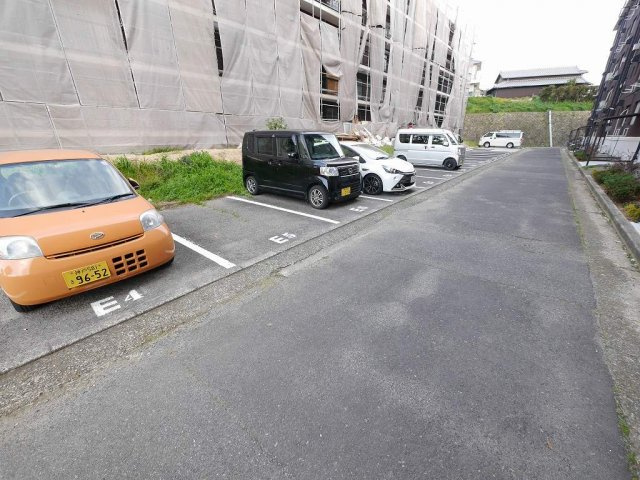 高津橋農住団地の駐車場