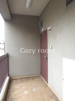 【その他共用部分】 | 寿恵広マンション | 玄関ドアの前です