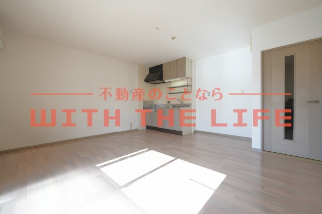 ハイカムール津福【10,000円キャッシュバック対象物件】の居間・リビング