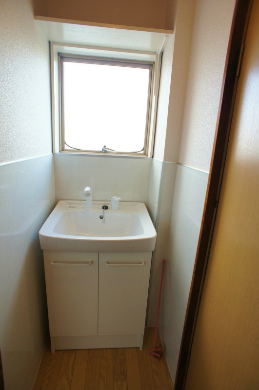 やすらぎビル【10,000円キャッシュバック対象物件】の独立洗面台|独立洗面台、朝の身支度には欠かせません