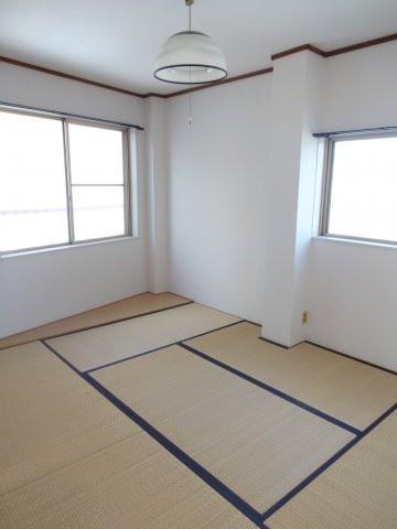 やすらぎビル【10,000円キャッシュバック対象物件】の和室|和室、ちょっとしたくつろぎスペースにいかがでしょうか