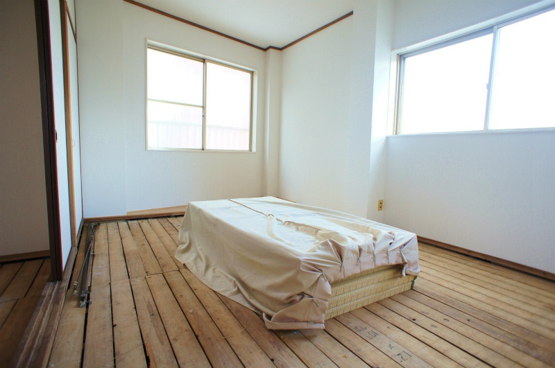 やすらぎビル【10,000円キャッシュバック対象物件】のバルコニー|和室です